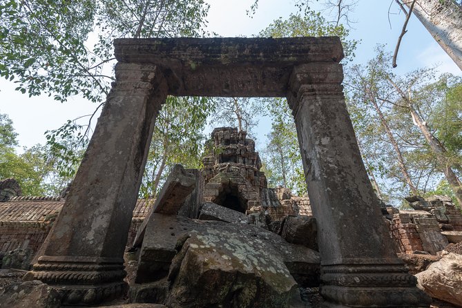 Angkor Wat by Vintage Jeep – Private Tour - Lunch at Srah Srang is a useful pause