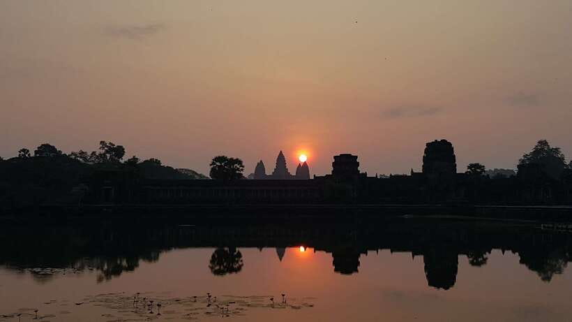 Angkor Wat Full-Day Private Tour with Sunset - Bayon and the Royal Center of Angkor Thom