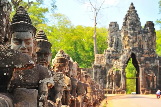 Angkor Wat full Day 'Small Group with sunset & Tour Guide - Angkor Thom and Bayon: the empire at full scale