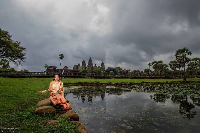 Angkor Wat Full-Day Sunrise & Sunset Private Tour All Interesting Major Temples - Entering Angkor Thom through the Victory Gate