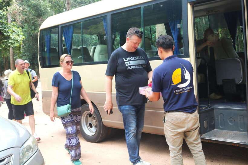 Angkor Wat: Full-Day Temples Small Group Tour - Lunch and a break near Srah Srang