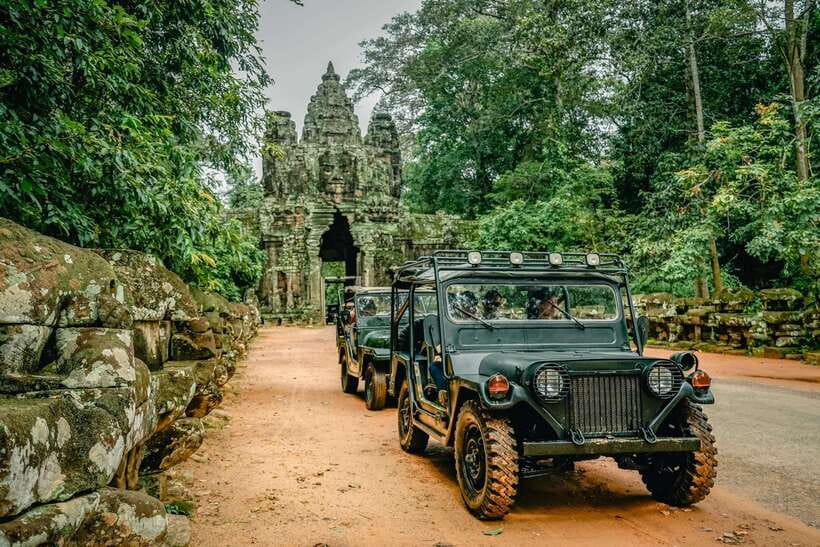 Angkor Wat: Guided Jeep Tour Inclusive lunch at local house - Fruit, Snacks, and a Needed Midday Pause