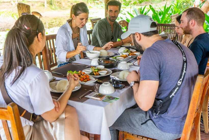 Angkor Wat: Guided Jeep Tour Inclusive lunch at local house - Lunch at a Local House