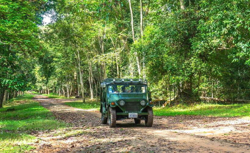Angkor Wat: Guided Jeep Tour Inclusive lunch at local house - Bayon and Its Forest of Stone Faces