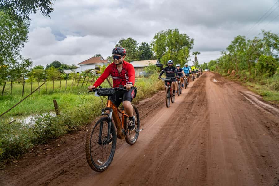 Angkor Wat: Guided Sunrise Bike Tour w/ Breakfast and Lunch - Key points at a glance