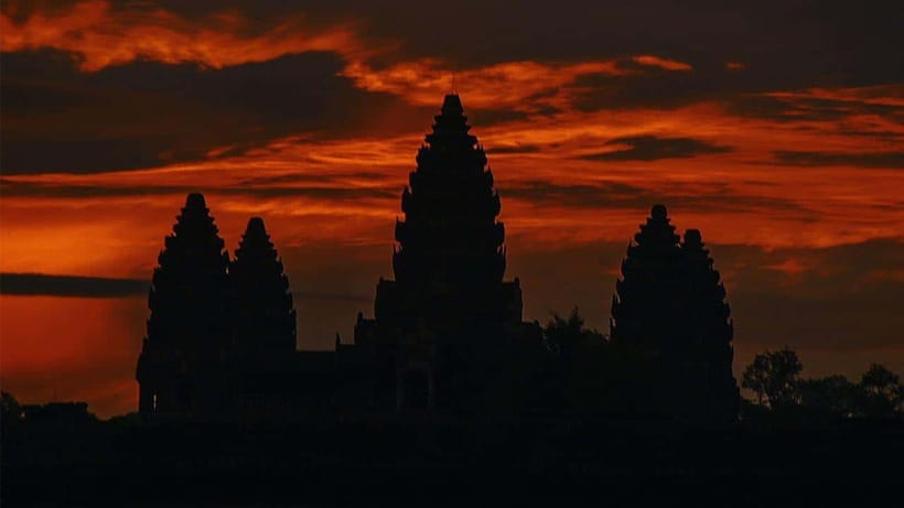 Angkor Wat Guided Sunrise Tour - Angkor Wat at dawn, then a break for breakfast