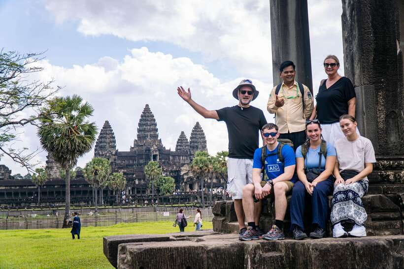 Angkor Wat: Guided Vespa Tour / Tuk Tuk or Car - Bayon and the stone faces of Angkor Thom