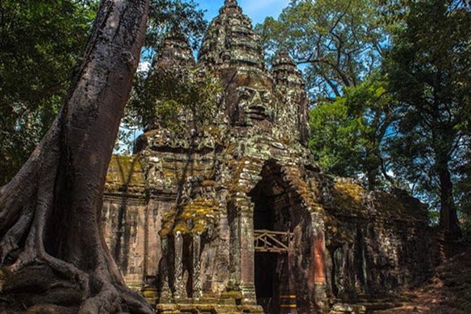 Angkor Wat highlight Tour From Sunrise -Small Group - Angkor Thom’s South Gate and its stone guardians