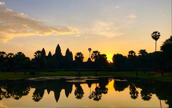 Angkor Wat Highlights and Sunrise Guided Tour from Siem Reap - The guide can shape the whole experience