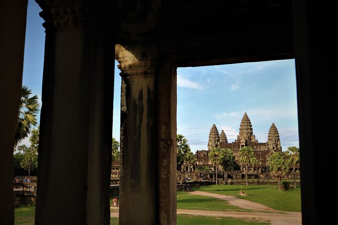 Angkor Wat Highlights and Sunrise Guided Tour from Siem Reap - Transport, group size, and comfort