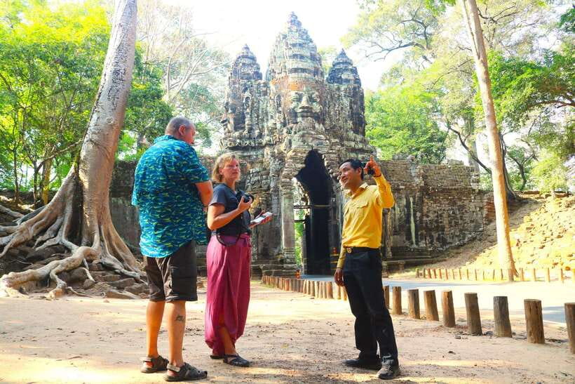 Angkor Wat: Highlights and Sunrise with Spanish Guide - Why the sunrise start is worth the lost sleep