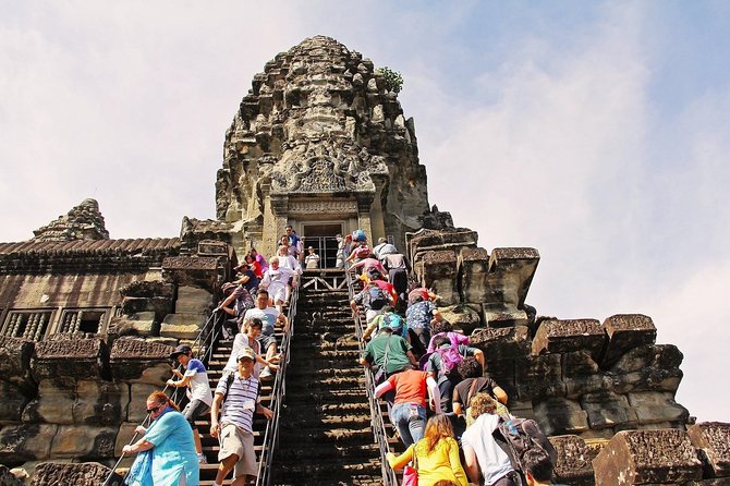 Angkor Wat Private Day Tour from Siem Reap - The 8 a.m. pickup and the ride into the park