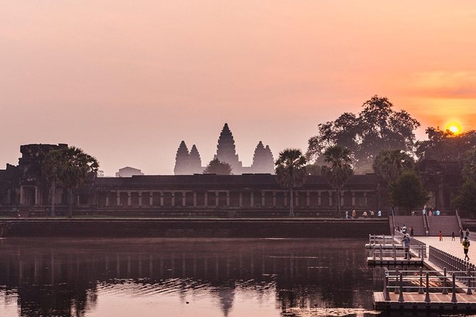 Angkor Wat Small-Group Sunrise Tour from Siem Reap - Small-group transport by tuk tuk or minivan