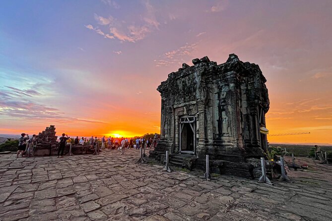 Angkor Wat Small Group Tour and Sunset with Lunch Included - Bayon’s stone faces reward a slow look