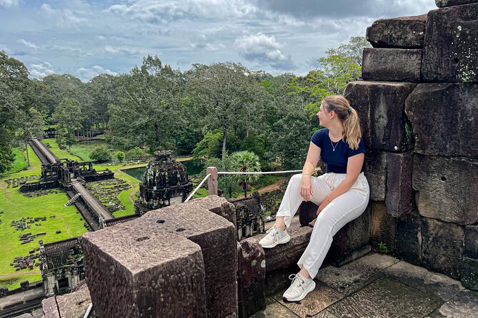 Angkor Wat Small Group Tour and Sunset with Lunch Included - Local lunch and Phum Preah Dak break up the temples