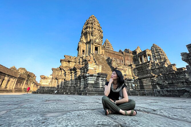 Angkor Wat Small Group Tour and Sunset with Lunch Included - Angkor Thom begins with a dramatic entrance