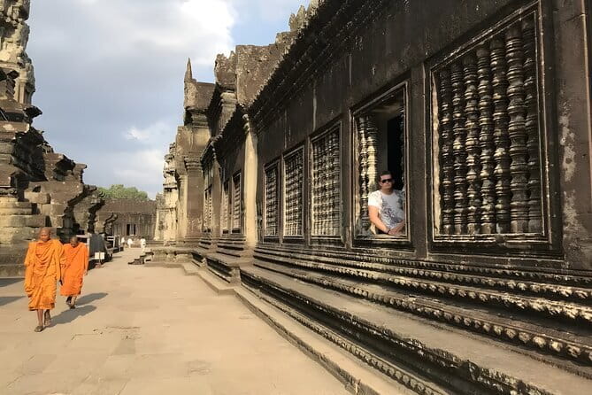 Angkor Wat & Small Tour with Bonteay Srei Temples - Bayon and the great city of Angkor Thom
