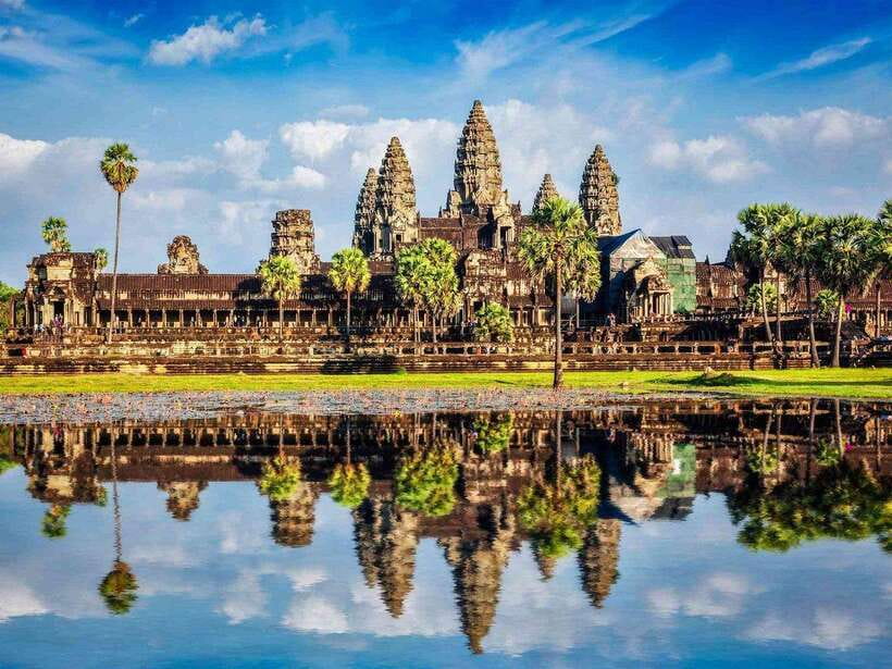 Angkor Wat Small Tour With Private Tuk Tuk - Bayon and the stone faces of Angkor Thom