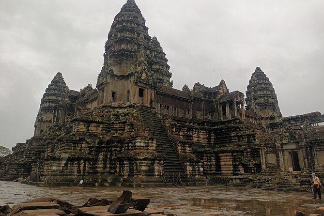 Angkor Wat Sunrise Experience – Ultimate 1-Day Guided Temple Tour - Angkor Thom: a former capital spread across nine square kilometres