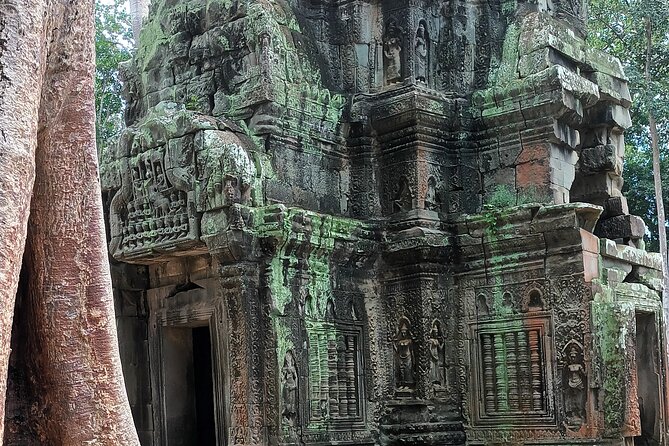 Angkor Wat Sunrise Experience – Ultimate 1-Day Guided Temple Tour - Bayon Temple: the day ends with smiling faces