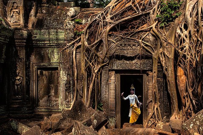Angkor Wat: Sunrise or Sunset Tours with Tuk Tuk - Angkor Thom’s South Gate, a short but memorable finish