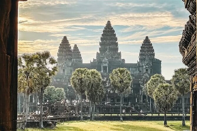 Angkor Wat Sunrise Small-Group 1-Day Tour from Siem Reap - A small group that stays manageable