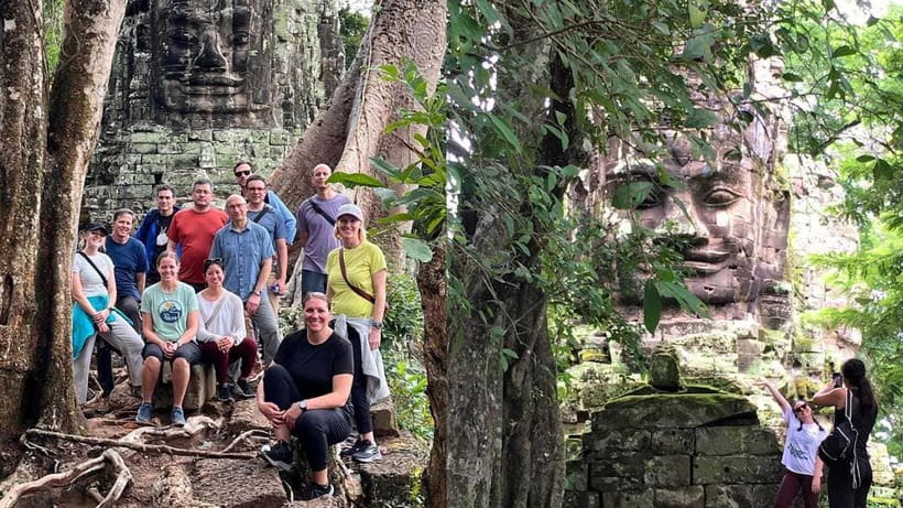 Angkor Wat: Sunrise: Ta Prohm and Bayon Temple Tour - Breakfast and a pause at Srah Srang