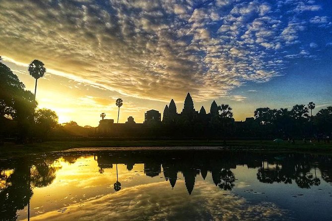 Angkor Wat Sunrise tour with Small - Group and Guide tours - Clothing, fitness, and practical preparation