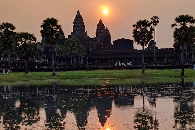Angkor Wat Sunrise Tour - Angkor Wat gives you the grand opening