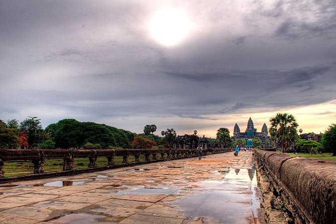 Angkor Wat Sunset Tour - Angkor Thom and the faces of Bayon