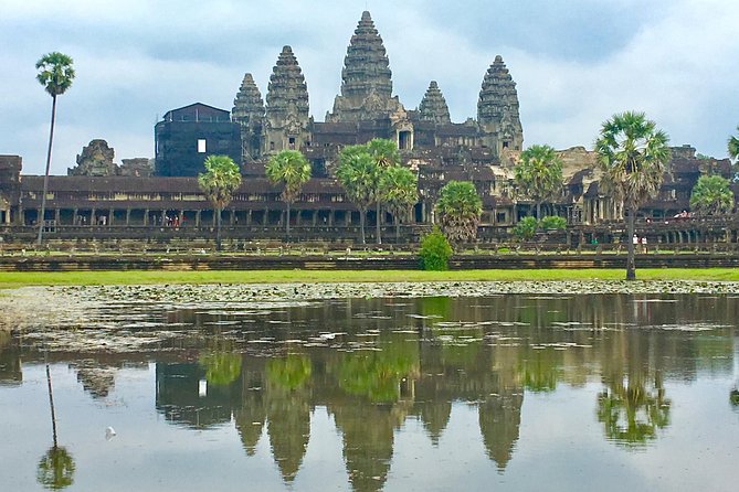 Angkor Wat, Ta Promh, Banteay Srei, Bayon temples Private Tour - Starting with two hours at Angkor Wat