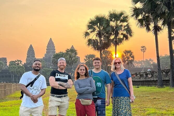 Angkor Wat Tour deutsch - Sonnenaufgang | Private Führung - Ta Prohm and the jungle-covered ruins