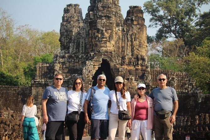 Angkor Wat Tour, Explore The Main Temples With Tour Guide - The minibus, timing, and group size