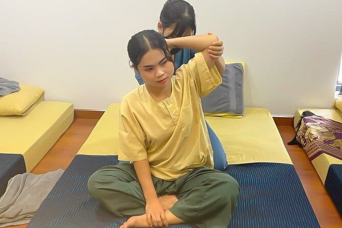 Apsara Indulgence 4 Hands Massage in Phnom Penh - The welcome touches: tea, a cold towel, and clean feet