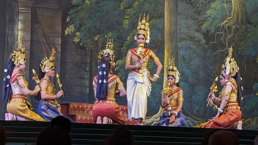Apsara Performance Including Buffet Dinner & Hotel Pick up - From Siem Reap hotel to evening show by tuk-tuk