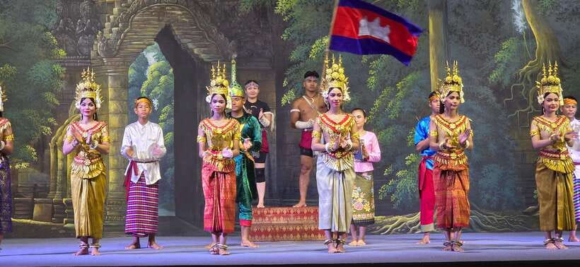 Apsara Performance Including Buffet Dinner & Hotel Pick up - A large venue can change the mood