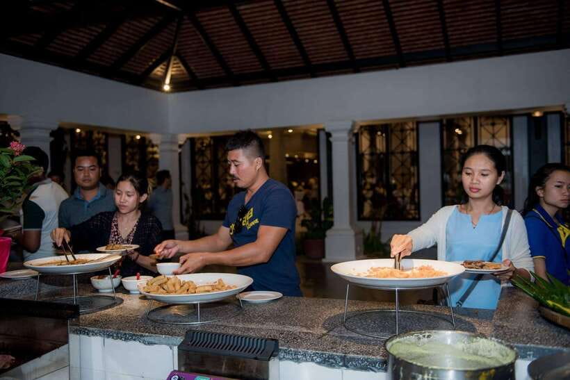 Apsara Traditional Dances & Local Buffet with Tuk-Tuk Ride - A Cambodian evening built around Apsara dance