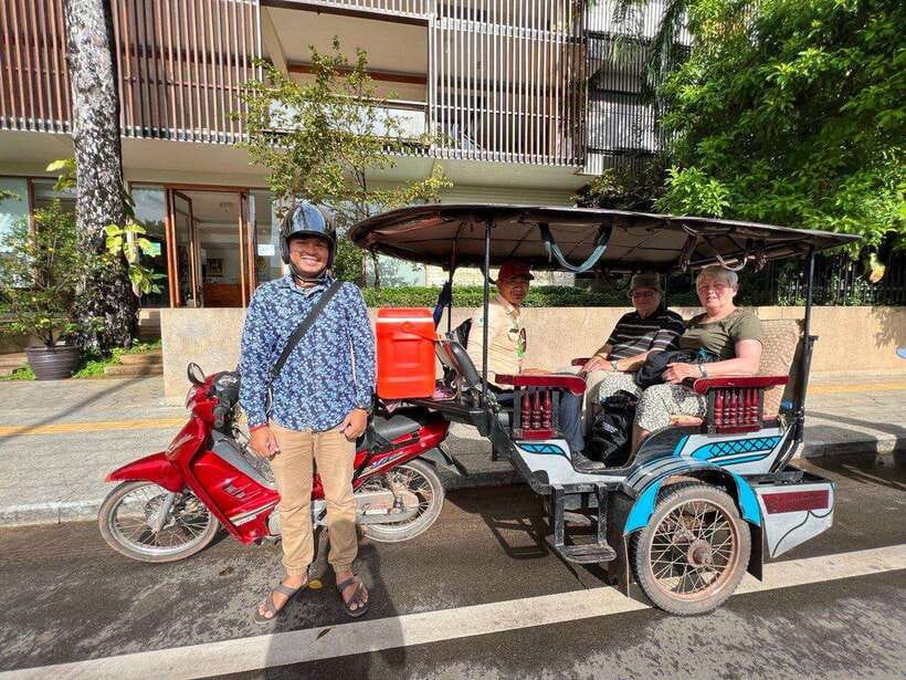 Apsara Traditional Dances & Local Buffet with Tuk-Tuk Ride - What the setting is like