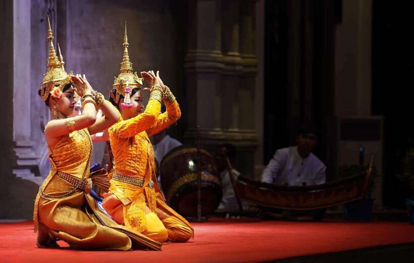 Apsara Traditional Dances & Local Buffet with Tuk-Tuk Ride - The buffet gives you room to try Khmer food