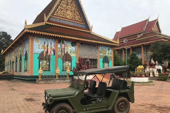 Authentic Cambodian Countryside Jeep Experience - A short stop at a traditional village market