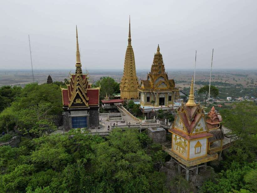 Bamboo train. Phnom Sampove cave. Bat cave and Banan Temple - The bamboo train starts the day with a jolt