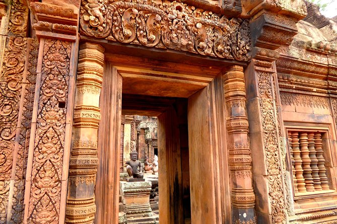Banteay Srei and Big Tour from Siem Reap Small-Group - Neak Pean offers a compact, unusual ruin