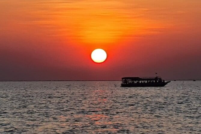 Banteay Srei Temple and Kompong Phluk Village Private Tour - Starting from Siem Reap with a private guide