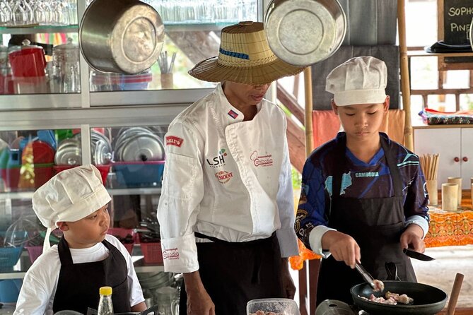 Battambang: Cooking Class and Market Touring - Riding a tuk-tuk through Battambang