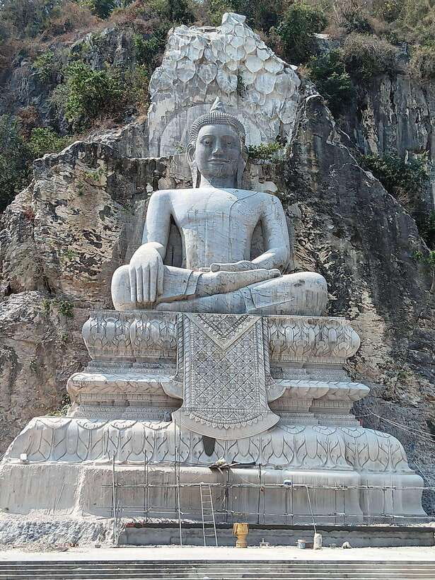 Battambang Private Full-Day Tour - Ek Phnom temple and the countryside between stops