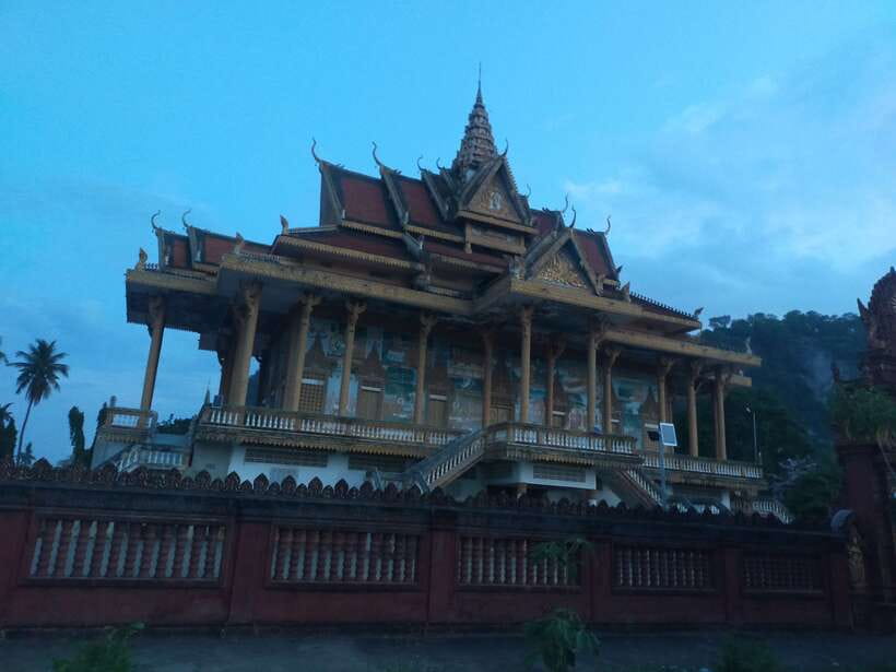 Battambang: Tuk-Tuk, Bamboo Train, Killing/Bat Caves, Sunset - A village lunch and local flavors