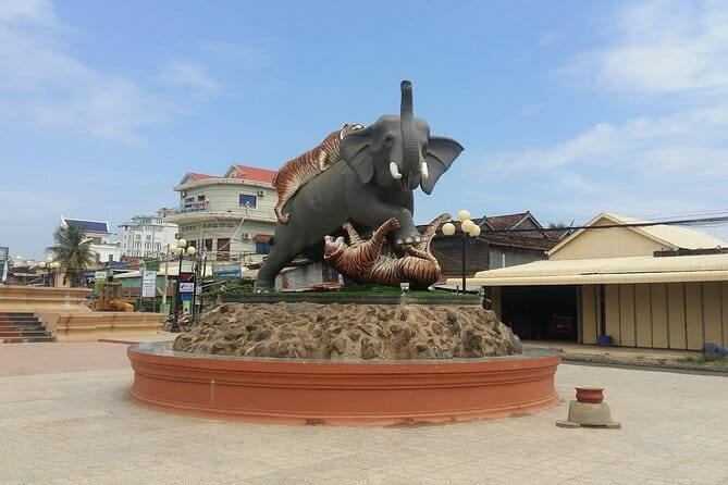 Best Driver Taxi From Siem Reap To Phnom Penh - English Speaking - Starting in Siem Reap with a pickup that fits your day