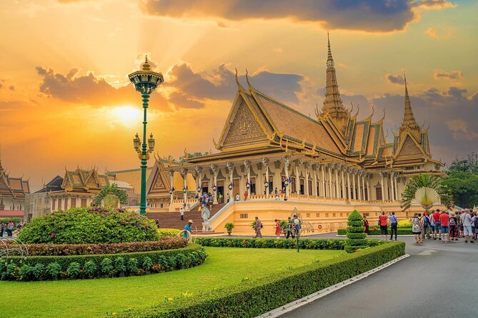 Cambodia 7 Days Tour from Siem Reap to Battambang and Phnom Penh - From Siem Reap airport to your first Cambodian evening