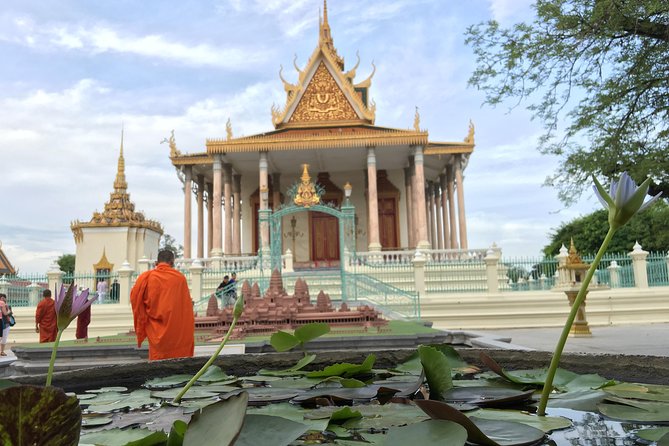Cambodia 7 Days Tour from Siem Reap to Battambang and Phnom Penh - Tonle Sap, floating homes, and working craft