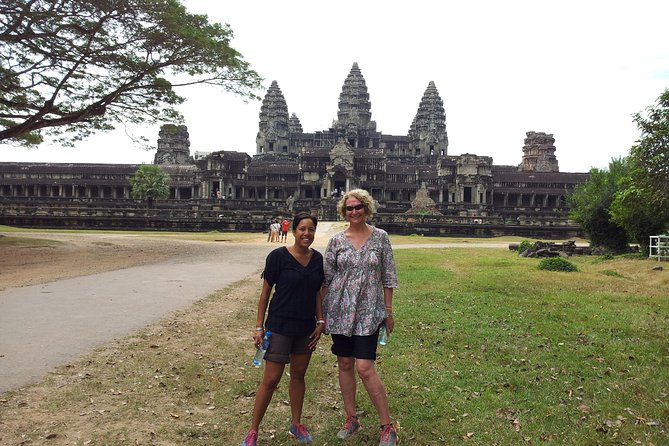 Cambodia Highlight 6 Days Tour from Siem Reap to Phnom Penh - Day 3: Fine carvings and the Grand Circuit